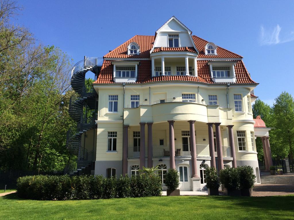 Appartements Am Kurpark Bad Pyrmont Exteriör bild