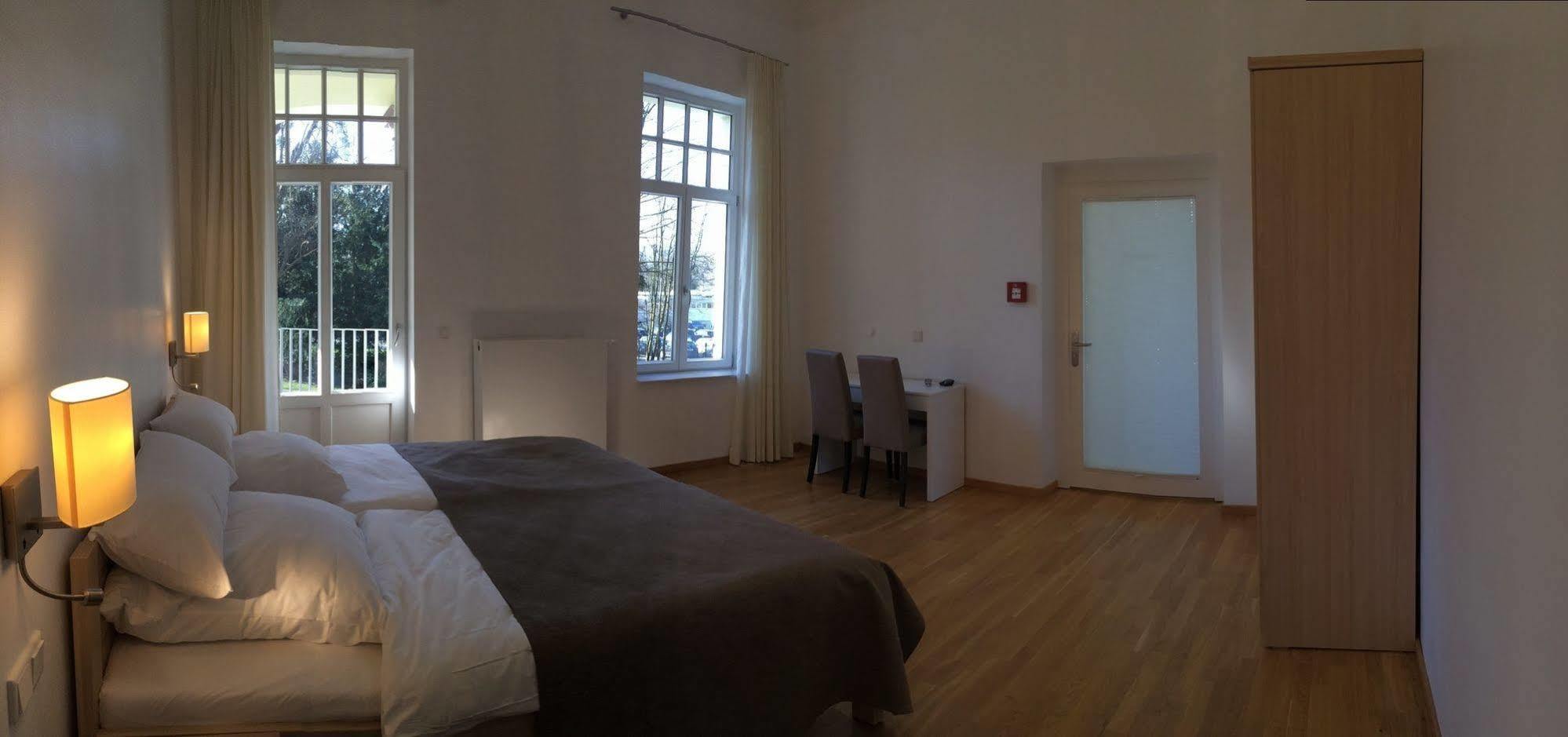 Appartements Am Kurpark Bad Pyrmont Exteriör bild