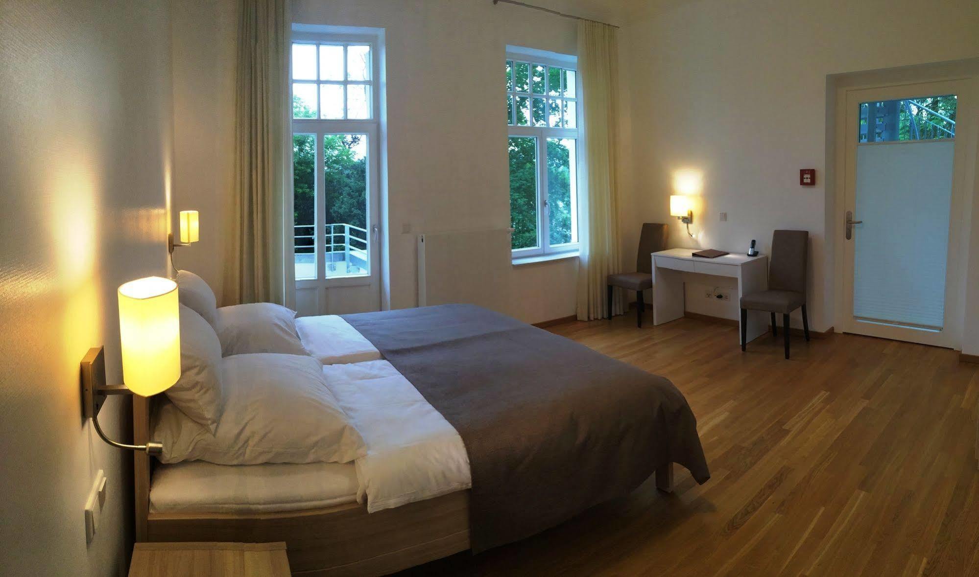 Appartements Am Kurpark Bad Pyrmont Exteriör bild