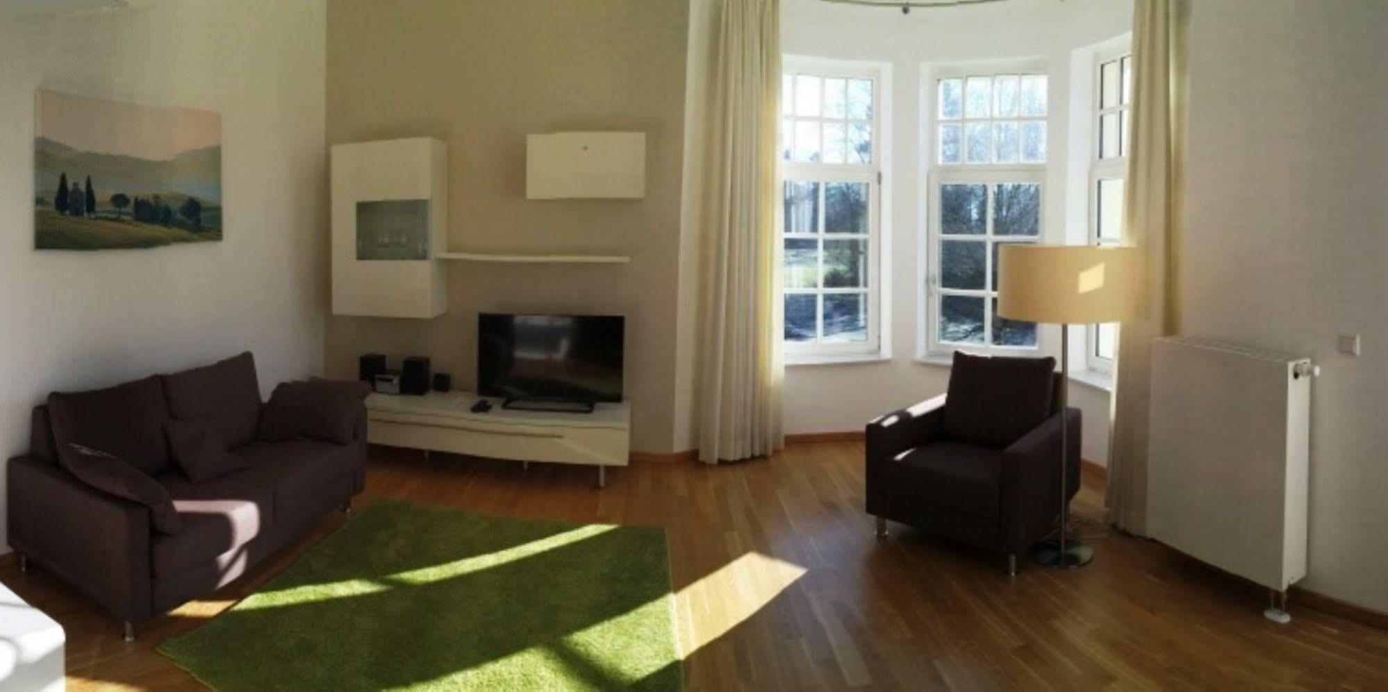 Appartements Am Kurpark Bad Pyrmont Exteriör bild