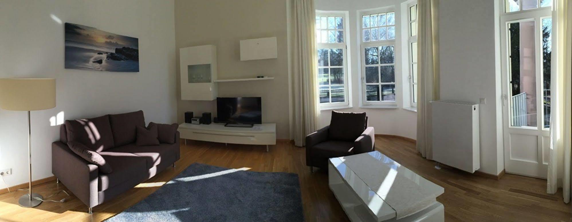 Appartements Am Kurpark Bad Pyrmont Exteriör bild