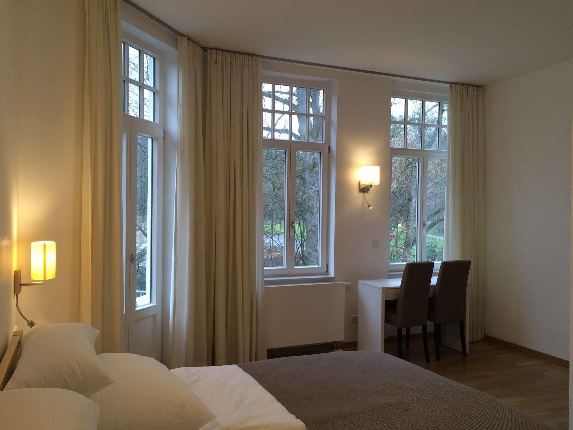 Appartements Am Kurpark Bad Pyrmont Exteriör bild