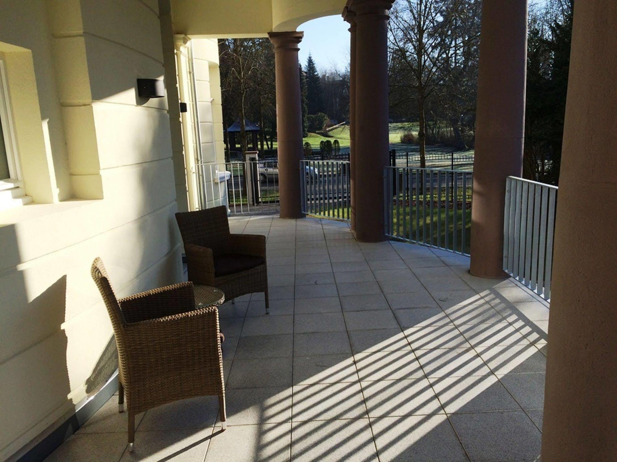 Appartements Am Kurpark Bad Pyrmont Exteriör bild