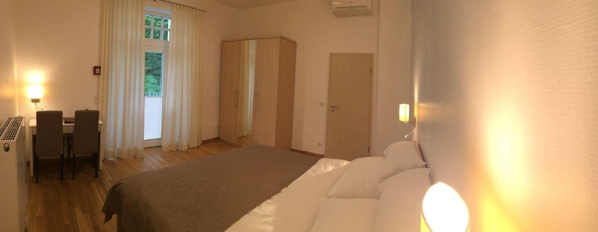 Appartements Am Kurpark Bad Pyrmont Exteriör bild